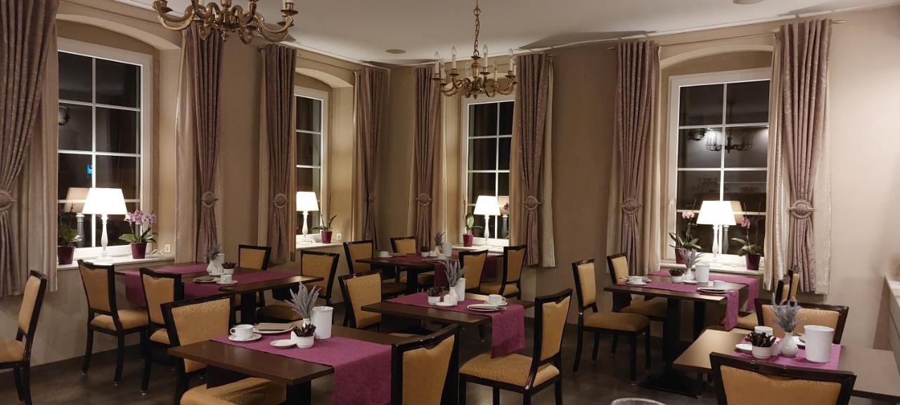 Hotel Weisse Taube Döbeln Eksteriør billede